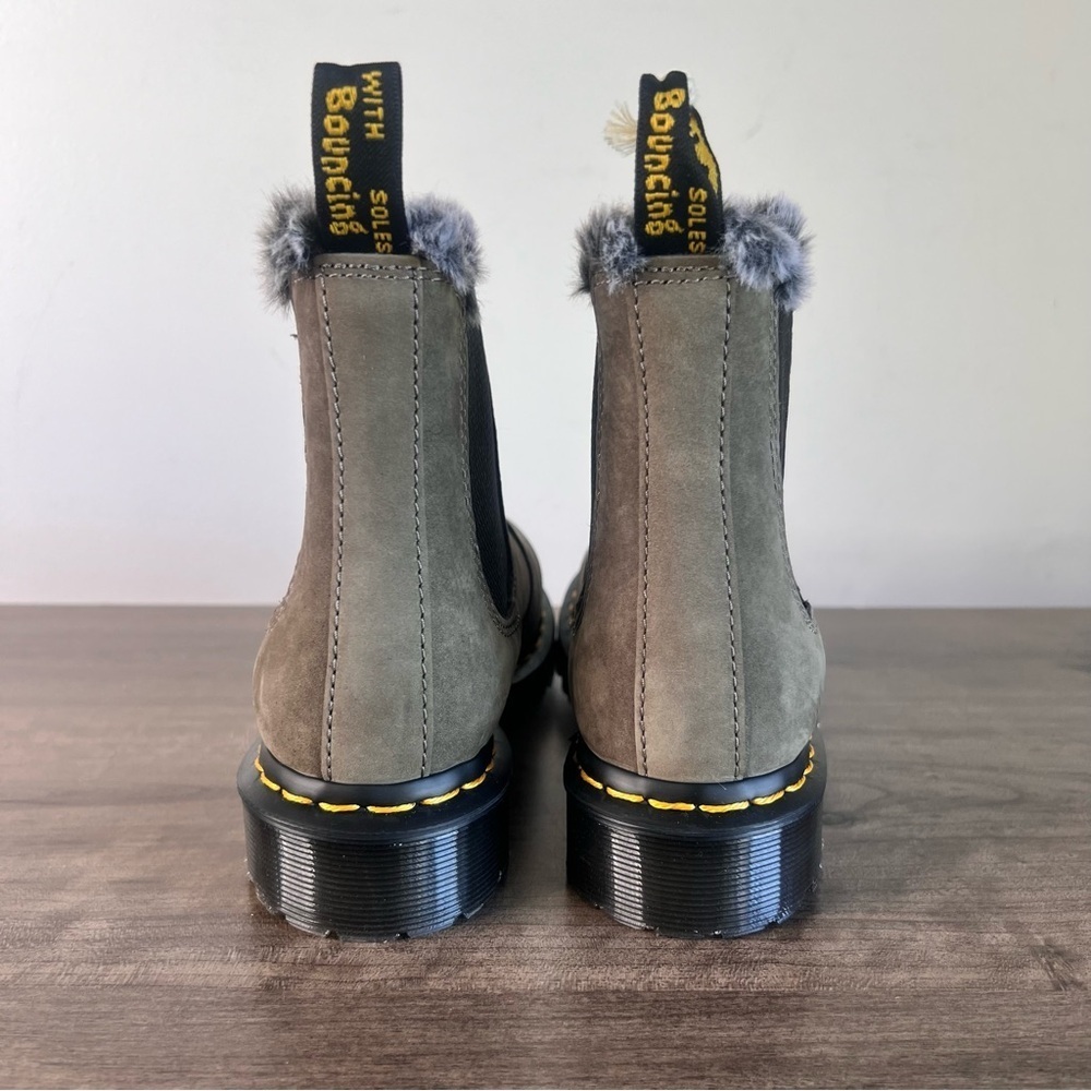 Dr. Martens Women’s Leonore Faux Fur Lined Nubuck Chelsea Boot Size 6 #666 - Picture 6 of 10